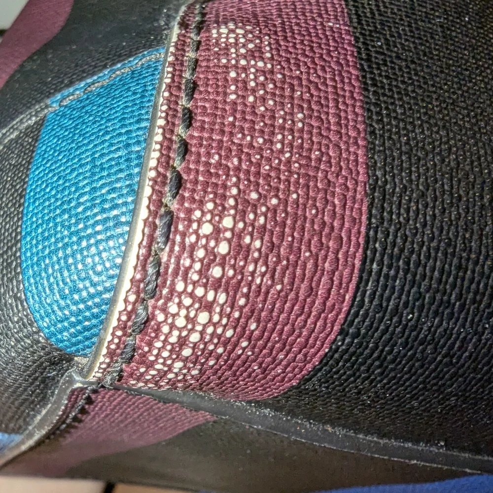 Black and blue‎ fossil